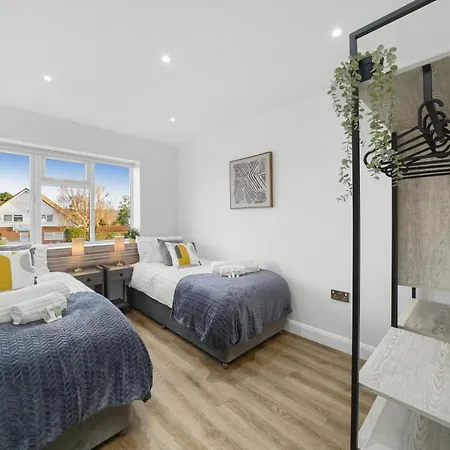 Modern Bungalow In Maidstone Sleeps 5 With Free Parking Exterior photo