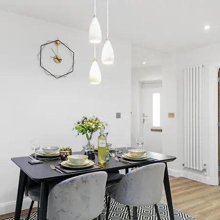 Modern Bungalow In Maidstone Sleeps 5 With Free Parking Exterior photo