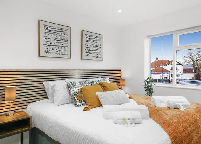 Modern Bungalow In Maidstone Sleeps 5 With Free Parking