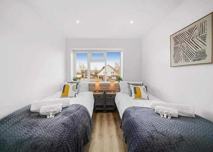 Modern Bungalow In Maidstone Sleeps 5 With Free Parking