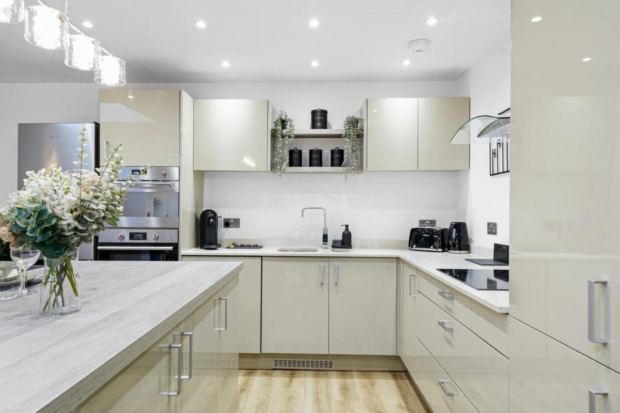 Modern In Sleeps 5 With Free Parking Maidstone