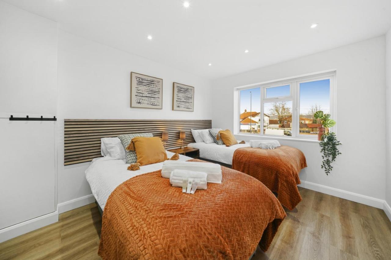 Modern In Sleeps 5 With Free Parking * Maidstone