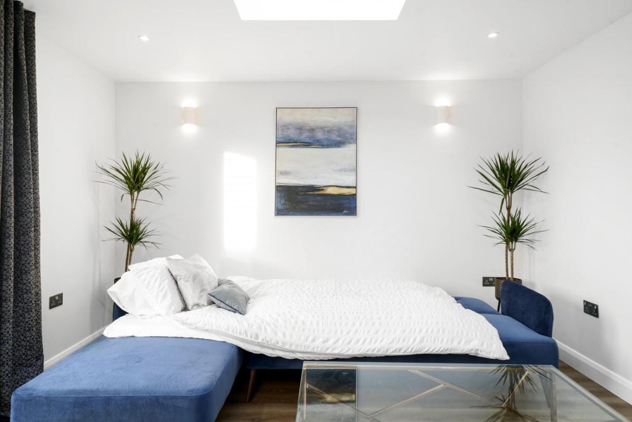Modern In Sleeps 5 With Free Parking Holiday home *