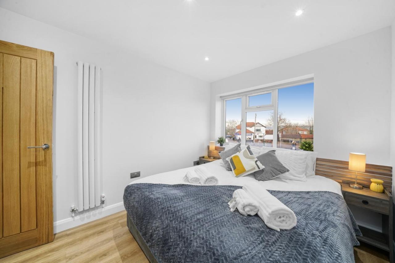 Modern In Sleeps 5 With Free Parking Holiday home