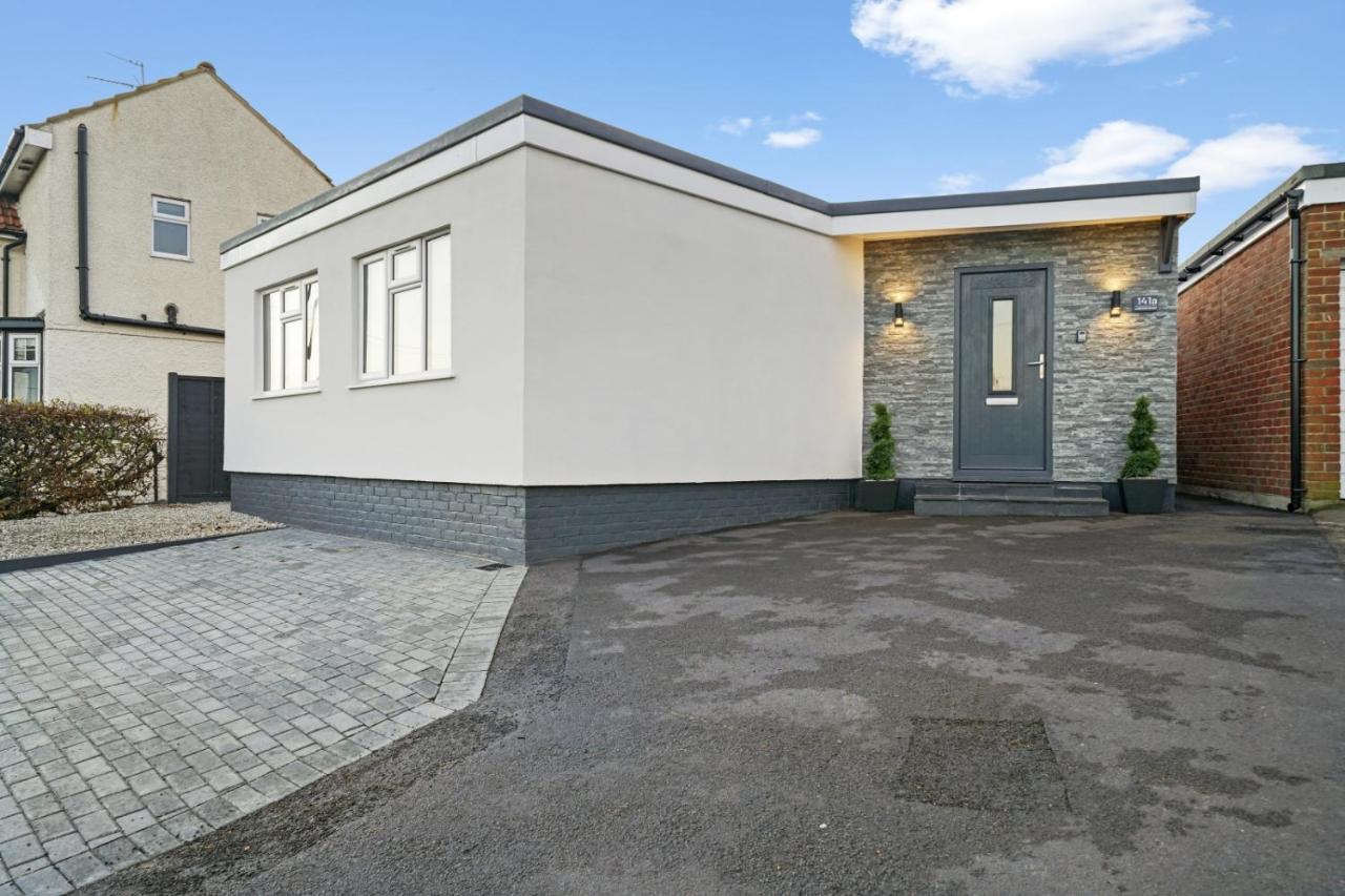 Modern In Sleeps 5 With Free Parking